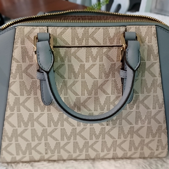 FIRM...New AUTHENTIC NWT MICHAEL KORS CIARA PALE BLU MLT MED MESSENGER PURSE - Picture 4 of 9